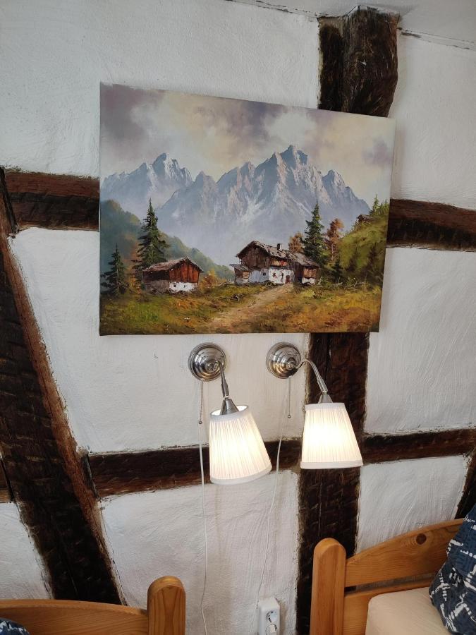 Gemuetliche Gaestezimmer In Einem Neu Sanierten Fachwerkhaus Sachsenheim Exterior foto
